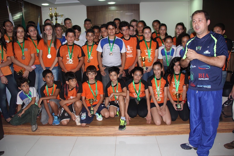 Atletas de Sarandi são campeões no Handebol e Futsal